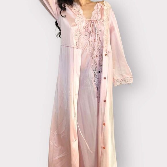 70’s Pastel Pink Lace Detailed Robe & Nightgown by Tom Bezduda for Barad Co. - Picture 3 of 13